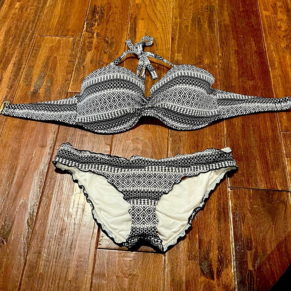 Victorias Secret Top Size 36DD Bottom Size Small